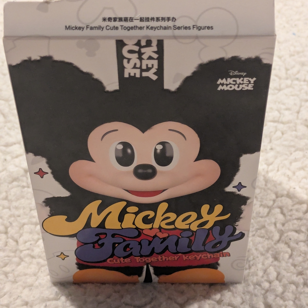 Mickey Mouse Keychain - Picture 2 of 7